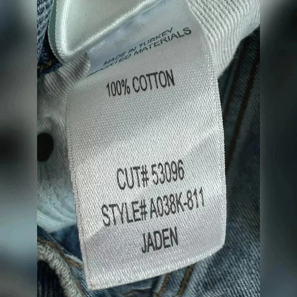 Agolde Jaden Denim Shorts Size 26 - Picture 8 of 9